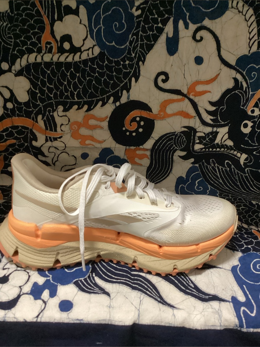 Like new- New Reebok women’s float zig adventure one sneaker in chalk/beige 6.5 - Picture 6 of 11